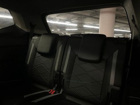Certified 2025 Volkswagen Atlas Peak Edition SE AWD/4WD image 23