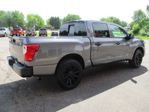 Used 2023 Nissan Titan S AWD/4WD image 9