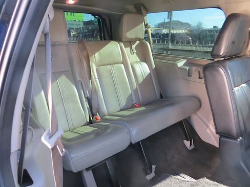 Used 2017 Lincoln Navigator L Select image 24