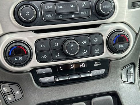 Used 2017 GMC Yukon XL SLT w/ Premium Edition image 20