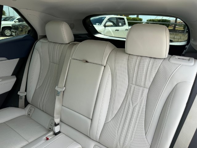 Used 2024 Buick Envision Avenir AWD/4WD image 31