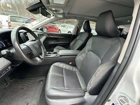 Used 2025 Toyota Camry XLE image 15