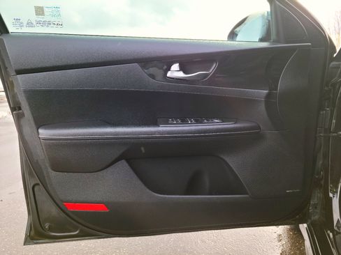 Used 2022 Kia Forte GT-Line w/ GT-Line Premium Package image 8