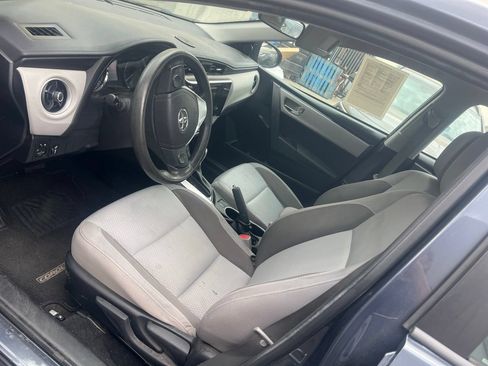 Used 2017 Toyota Corolla LE w/ Carpet Mat Package (TMS) FWD image 6