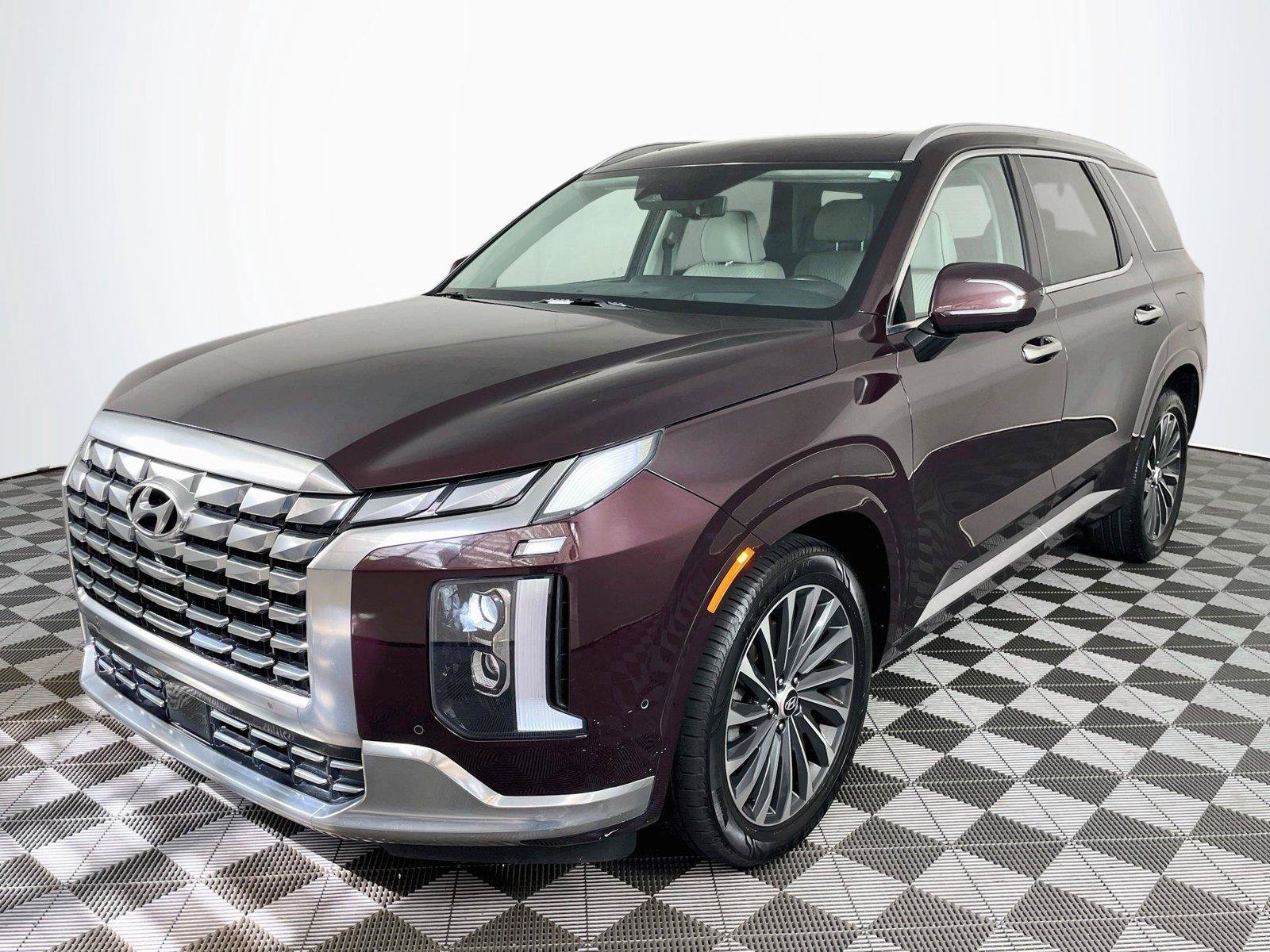 Used 2024 Hyundai Palisade Calligraphy FWD image 3