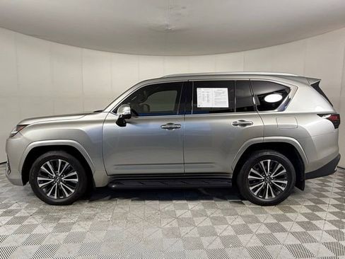 Used 2024 Lexus LX 600 4WD w/ Premium Package image 8