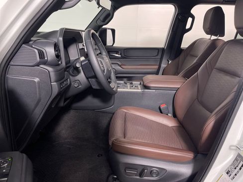 Certified 2025 Toyota Land Cruiser image 12