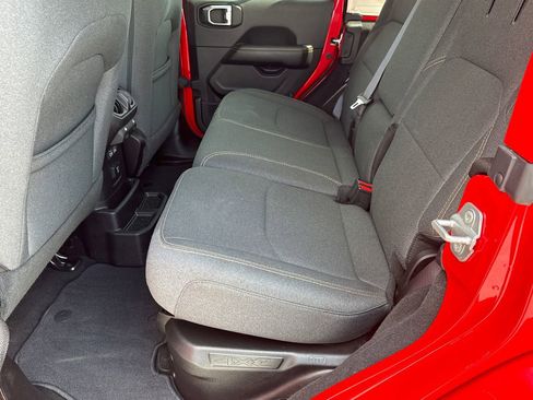 Used 2025 Jeep Wrangler Unlimited Sahara image 20