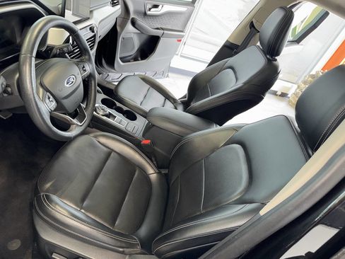 Used 2020 Ford Escape SE Sport image 17