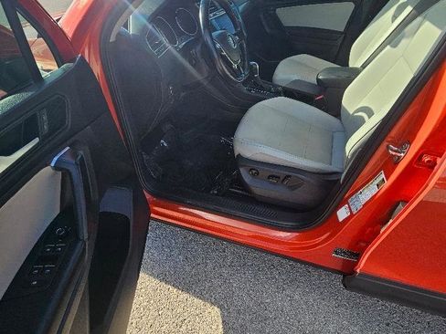 Used 2019 Volkswagen Tiguan SE w/ Panoramic Sunroof Package FWD image 12