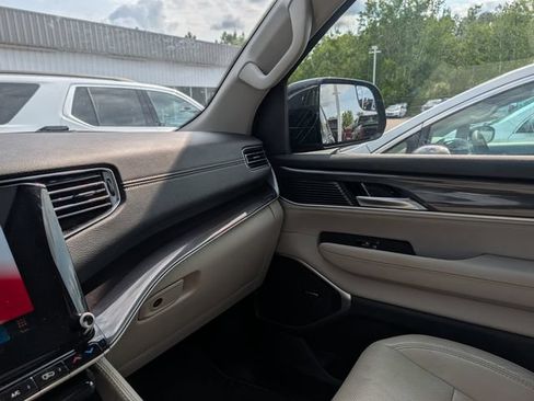 Used 2023 Jeep Wagoneer 4WD w/ Premium Group I image 36