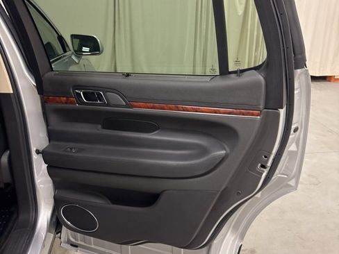 Used 2019 Lincoln MKT AWD image 40