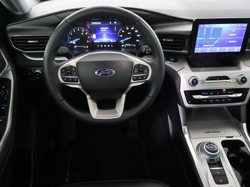 Used 2022 Ford Explorer XLT w/ Equipment Group 202A image 21