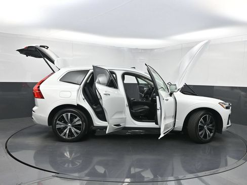 Used 2023 Volvo XC60 B5 Plus FWD image 33