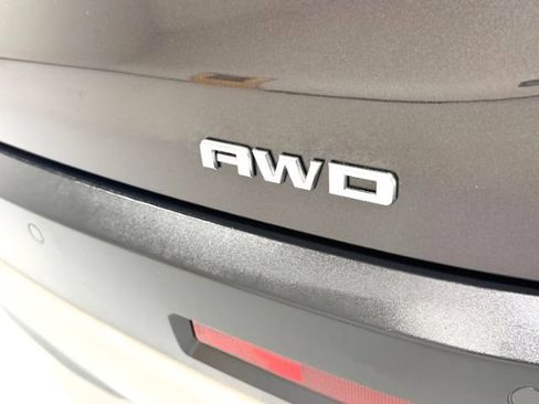 Used 2017 GMC Acadia SLT AWD/4WD image 9