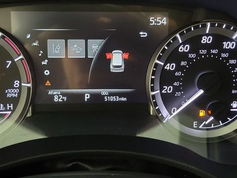 Used 2024 Toyota Highlander XLE FWD image 2