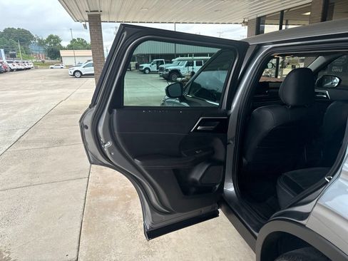 Used 2023 Mitsubishi Outlander SE FWD image 12