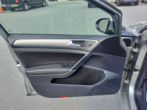 Used 2015 Volkswagen Golf TDI S image 10