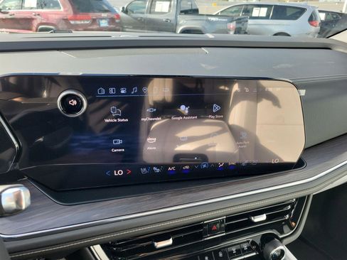 New 2025 Chevrolet Suburban Premier image 13