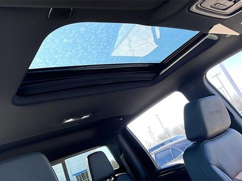 Used 2025 GMC Sierra 3500 AT4 w/ AT4 Premium Plus Package image 28