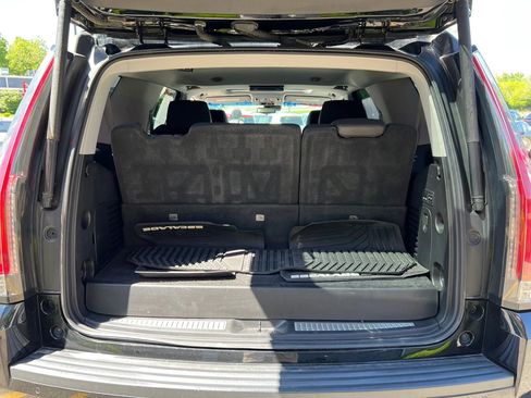 Used 2017 Cadillac Escalade Premium Luxury AWD/4WD image 33
