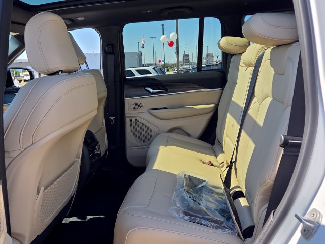 New 2027 Jeep Grand Cherokee Limited AWD/4WD image 6