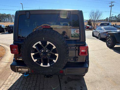 Used 2025 Jeep Wrangler Unlimited Rubicon 4xe w/ Convenience Group image 9