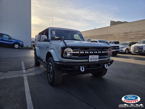 Certified 2022 Ford Bronco Outer Banks AWD/4WD image 1