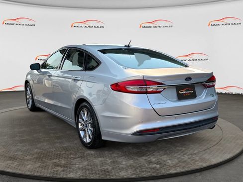 Used 2017 Ford Fusion SE FWD image 8