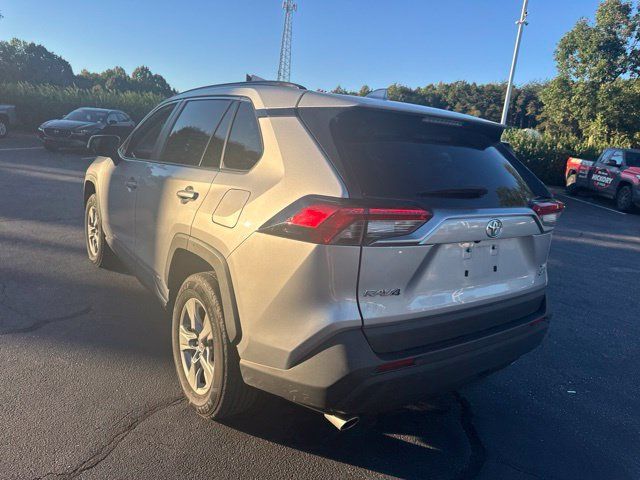 Used 2025 Toyota RAV4 XLE AWD/4WD image 7