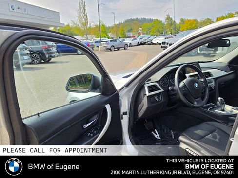 Used 2017 BMW 320i xDrive Sedan AWD/4WD image 23