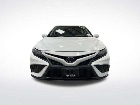 Used 2024 Toyota Camry SE image 9