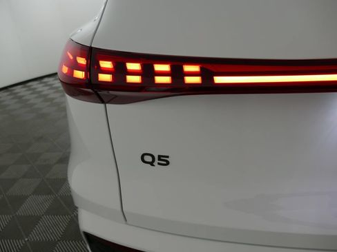 Certified 2025 Audi Q5 Premium w/ Convenience Package AWD/4WD image 31