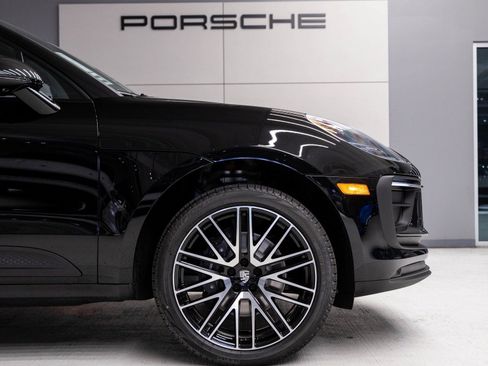 Certified 2026 Porsche Macan AWD/4WD image 11