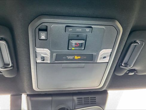 Used 2025 Toyota 4Runner SR5 AWD/4WD image 31