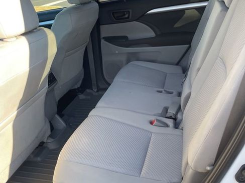 Used 2019 Toyota Highlander LE image 13