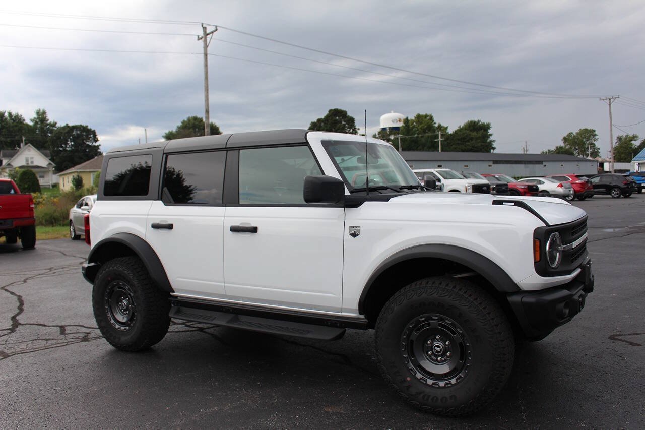 Used 2025 Ford Bronco Big Bend w/ Black Diamond Package AWD/4WD image 3