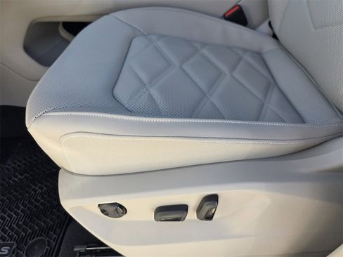 New 2026 Volkswagen Atlas SE image 17