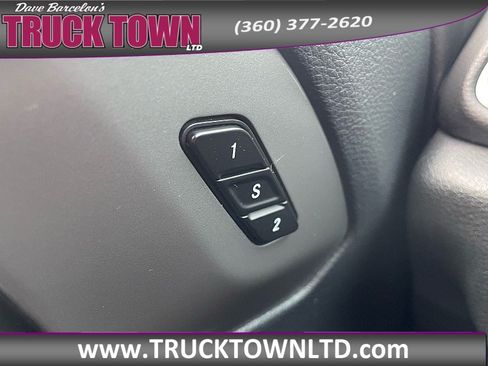Used 2025 Chrysler Pacifica Select FWD image 32