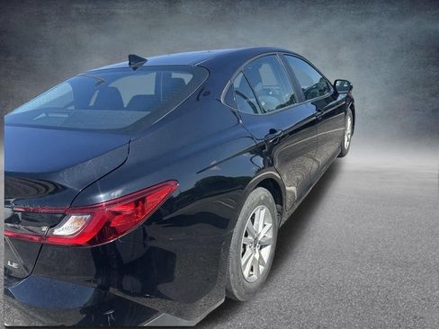 Used 2025 Toyota Camry LE FWD image 33