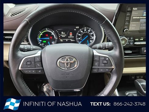 Used 2020 Toyota Highlander XLE AWD/4WD image 25