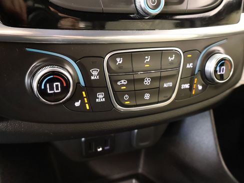 Used 2023 Chevrolet Traverse LT w/ LPO, Cargo Package AWD/4WD image 7