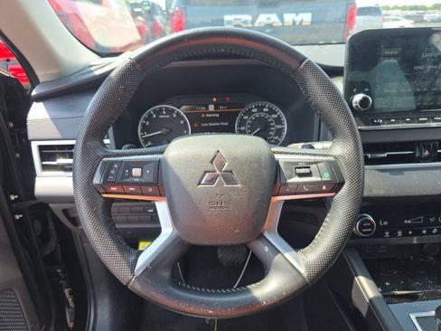 Used 2023 Mitsubishi Outlander SE FWD image 6