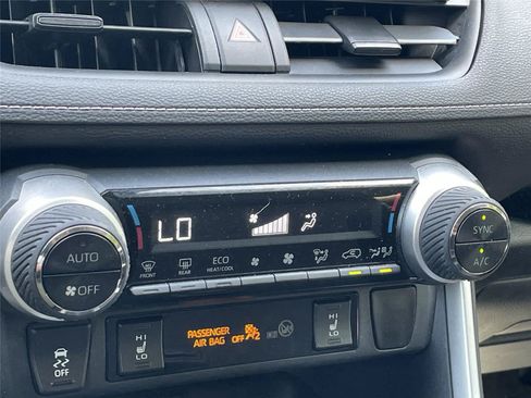 Used 2019 Toyota RAV4 XLE w/ Convenience Package AWD/4WD image 17