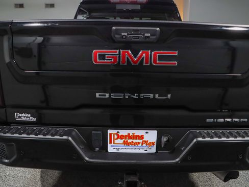 Used 2022 GMC Sierra 2500 Denali image 8