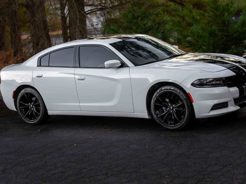 Used 2019 Dodge Charger SXT w/ Leather Interior Group image 55