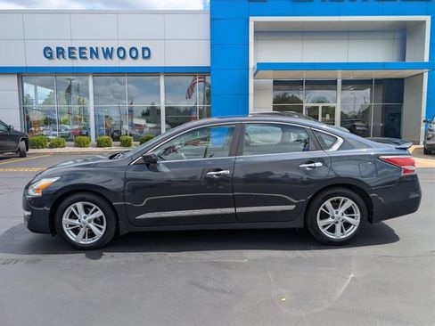 Used 2015 Nissan Altima 2.5 SV FWD image 2