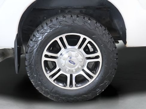 Used 2015 Ford F250 Platinum w/ Platinum Package AWD/4WD image 38