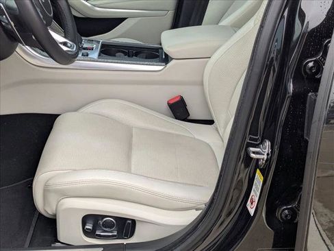 Used 2022 Jaguar XF R-Dynamic SE image 18