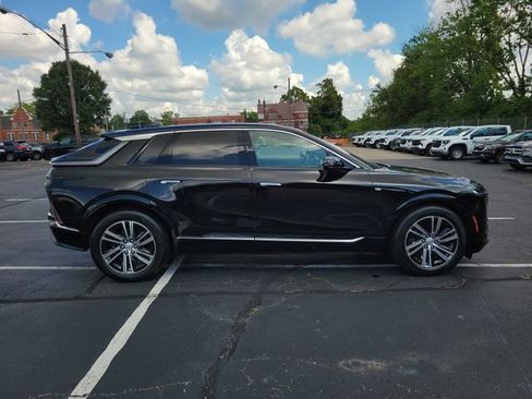 Certified 2024 Cadillac Lyriq Luxury AWD/4WD image 3